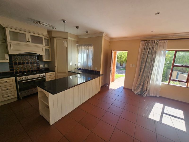 CHARMING HOME - Photo 5