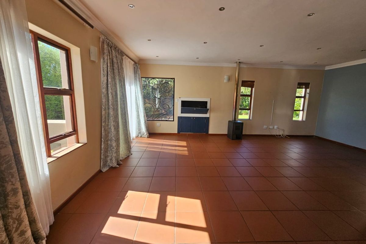 CHARMING HOME - Photo 3