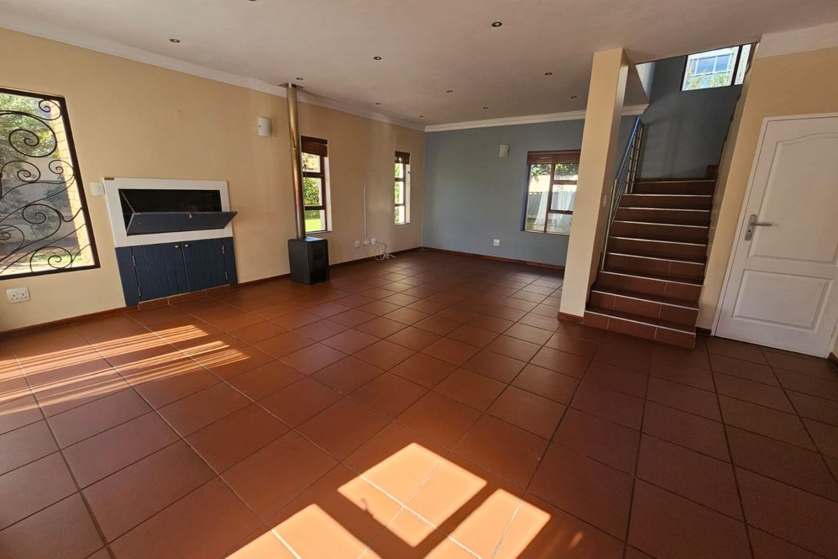 CHARMING HOME - Photo 2