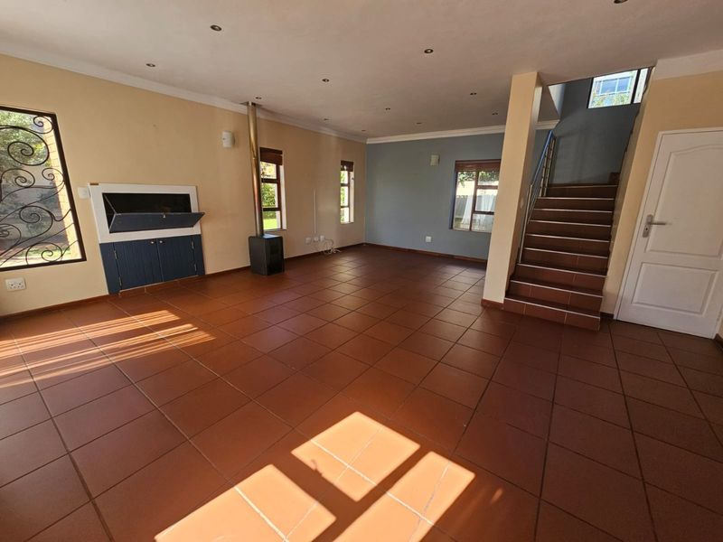 CHARMING HOME - Photo 2