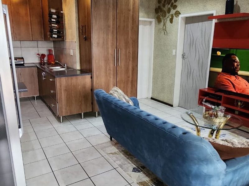 Hey You... Yes, You Looking for a Modern 3-Bedroom Gem in Elspark - Photo 5