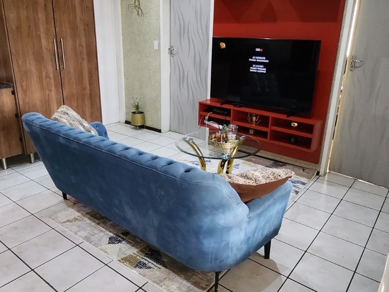 Hey You... Yes, You Looking for a Modern 3-Bedroom Gem in Elspark - Photo 4