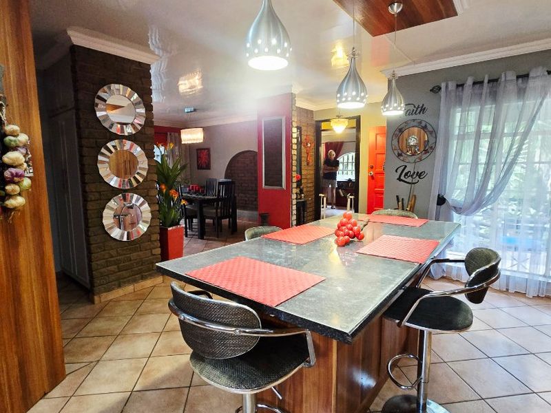 Family Comfort Meets Great Entertainment in This Spacious Flimieda Home - Photo 8