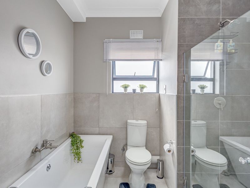 A beautiful 3-bedroom, 2-bathroom townhouse Waterfall manor - Photo 6