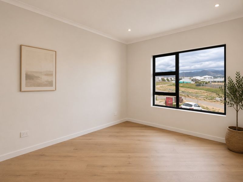 Secure Lifestyle Living in the Heart of the Helderberg. - Photo 3