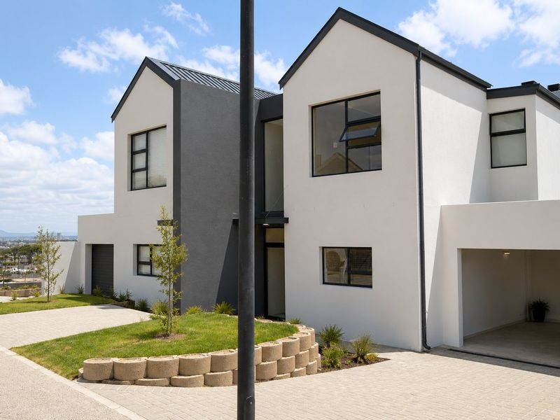 Secure Lifestyle Living in the Heart of the Helderberg. - Photo 1