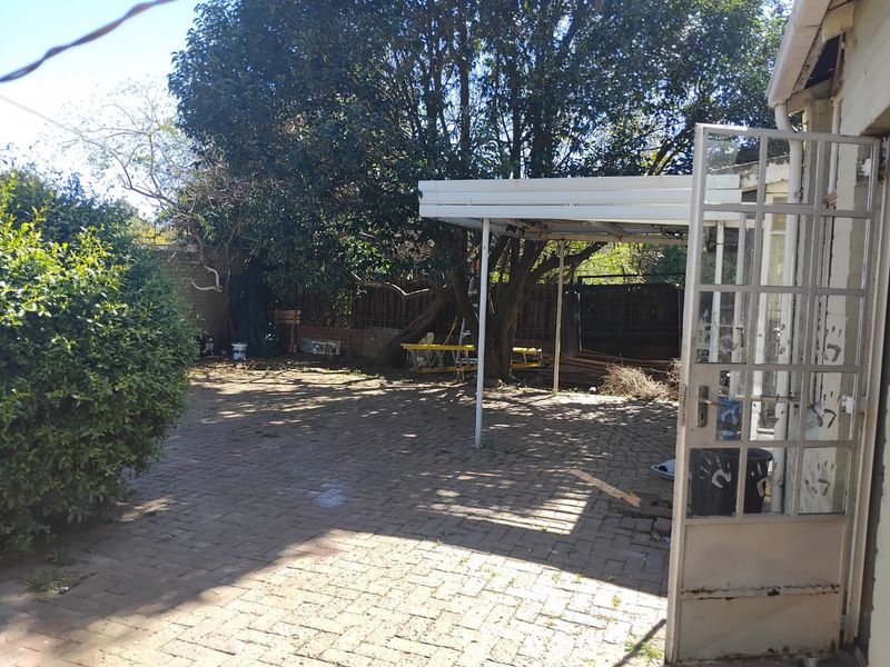 Cozy Family Home on a Spacious 495sqm Stand! - Photo 3
