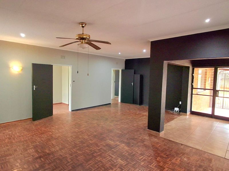 Spacious Home & Flatlet in Convenient School Area - Photo 3