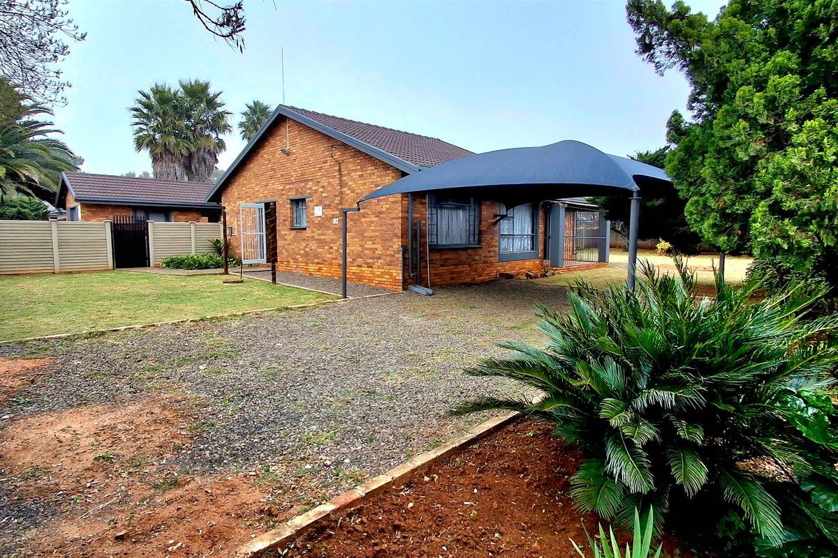 Spacious Home & Flatlet in Convenient School Area - Photo 2