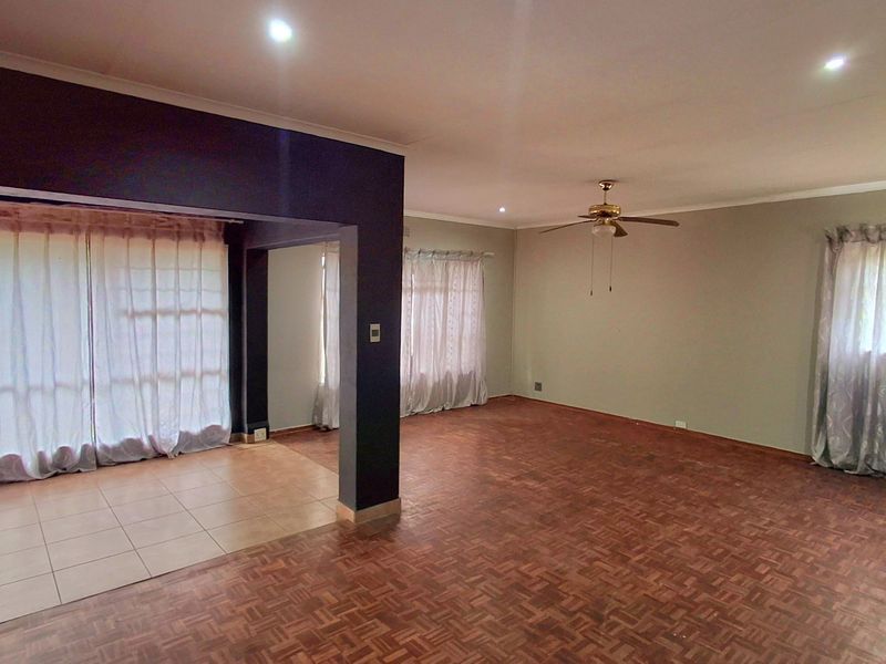 Spacious Home & Flatlet in Convenient School Area - Photo 4