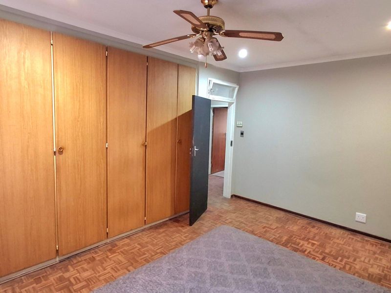 Spacious Home & Flatlet in Convenient School Area - Photo 10