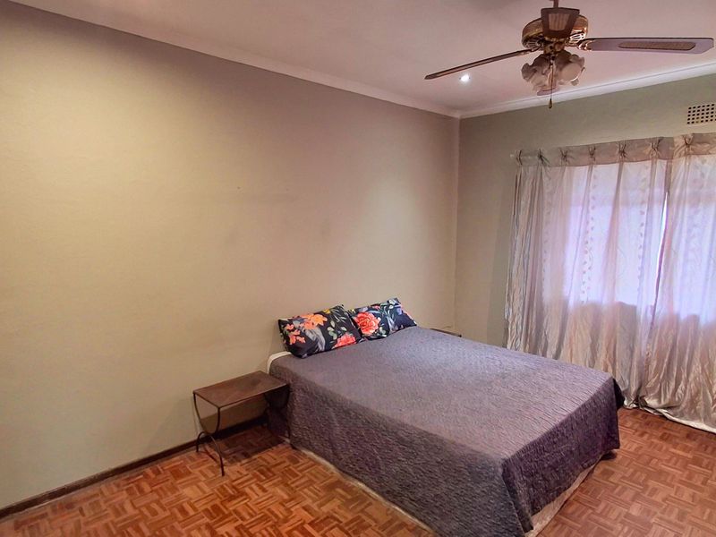 Spacious Home & Flatlet in Convenient School Area - Photo 9