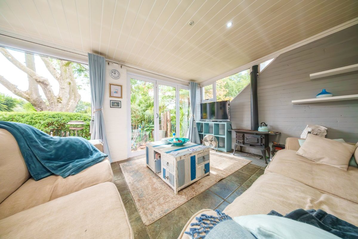 Charming Lakeside Village Home for Rent - Photo 4