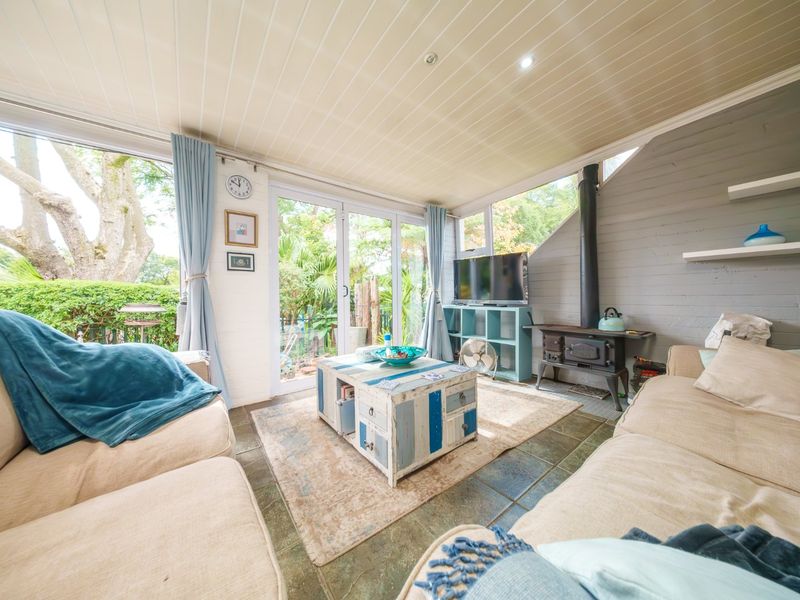 Charming Lakeside Village Home for Rent - Photo 4