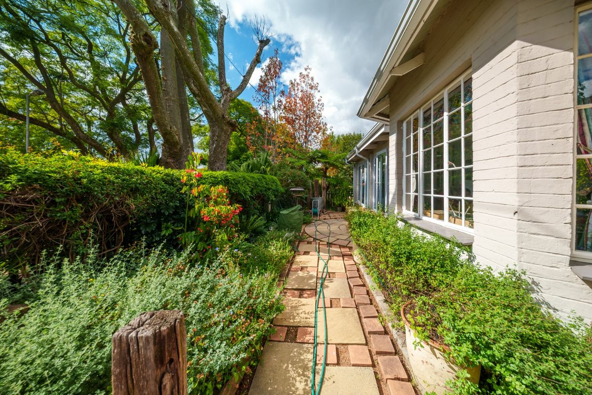 Charming Lakeside Village Home for Rent - Photo 2