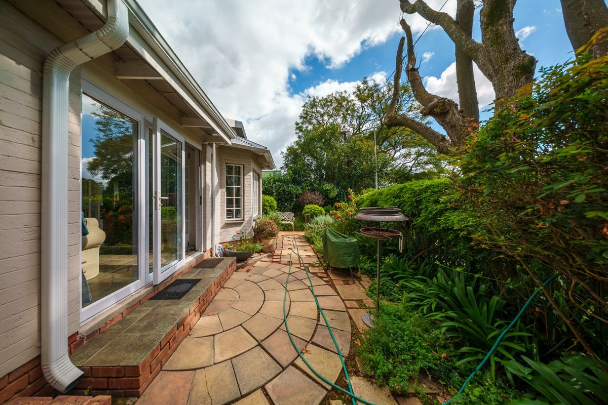Charming Lakeside Village Home for Rent - Photo 3
