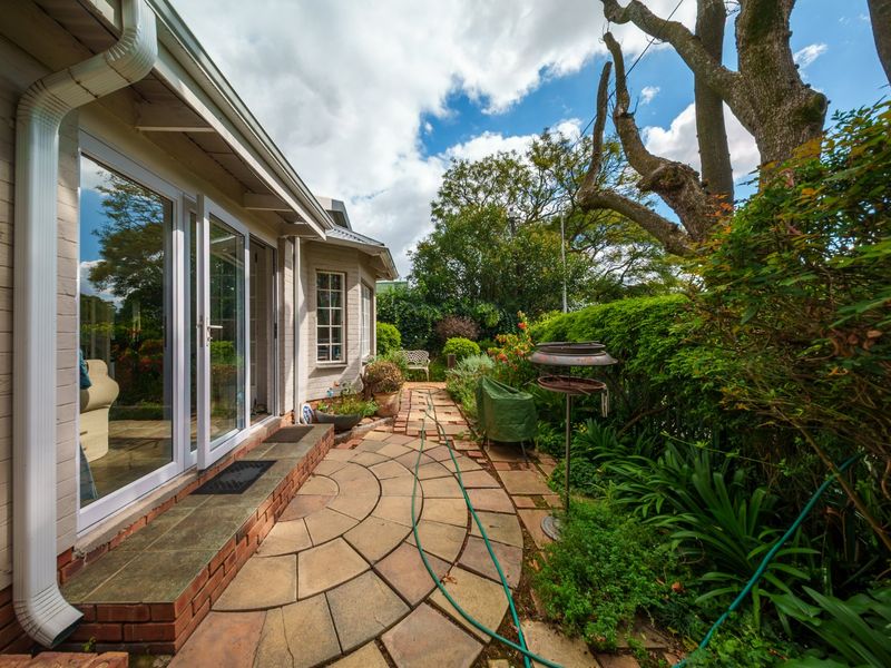 Charming Lakeside Village Home for Rent - Photo 3