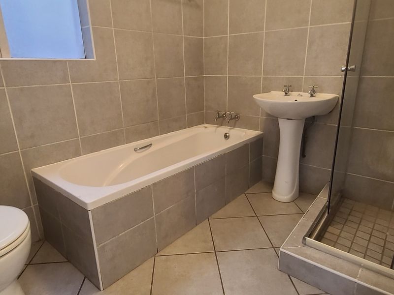 NEAT 2 BED 1 BATH IN SECURE COMPLEX - Photo 2
