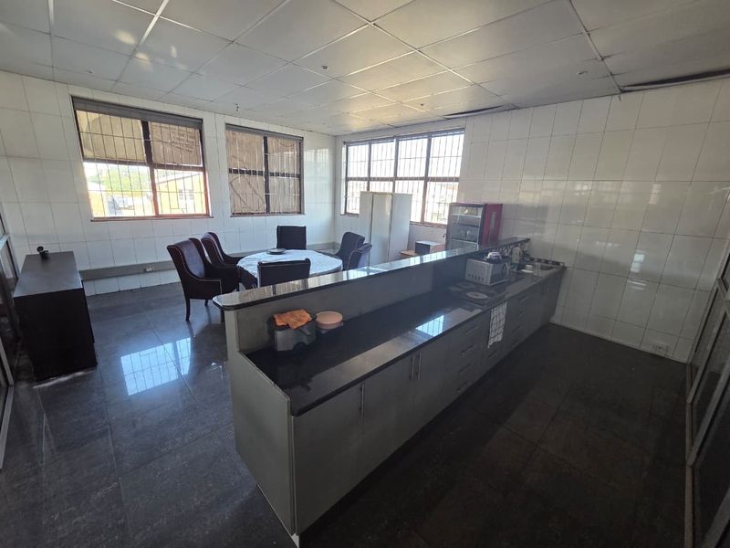 Large-Scale Industrial Property in Prospecton - Photo 9