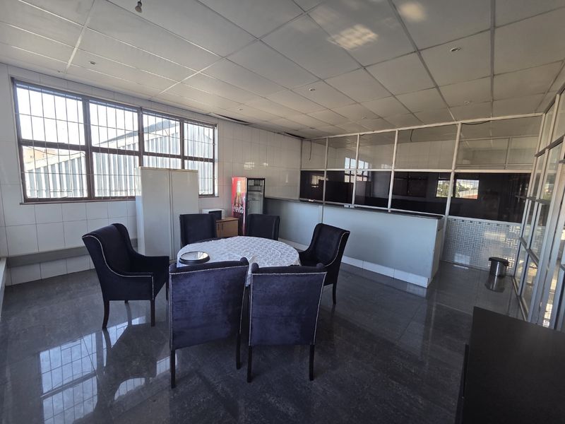 Large-Scale Industrial Property in Prospecton - Photo 8