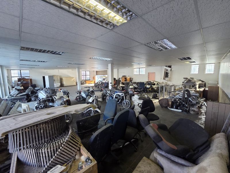 Large-Scale Industrial Property in Prospecton - Photo 7