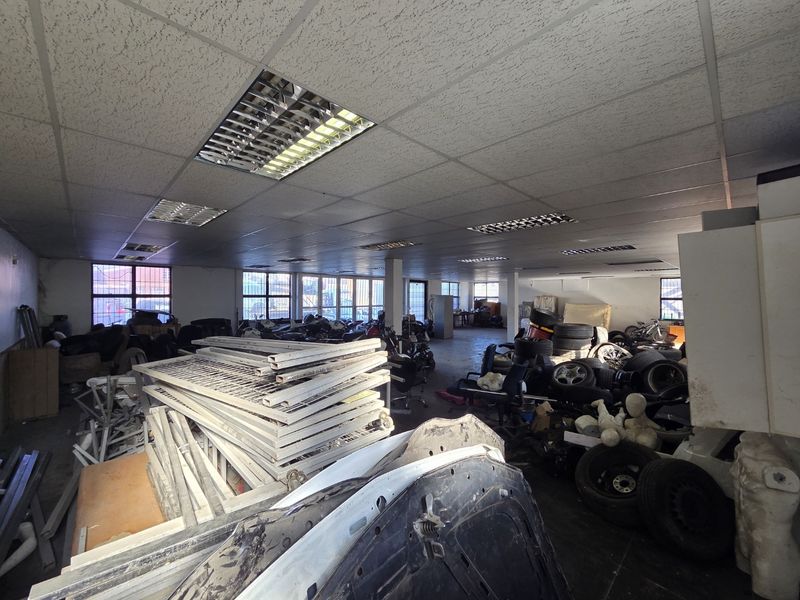 Large-Scale Industrial Property in Prospecton - Photo 6