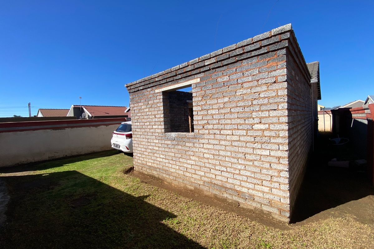 Charming 2-Bedroom Home in Secure Lifestyle Estate - Photo 2