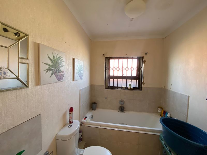 Charming 2-Bedroom Home in Secure Lifestyle Estate - Photo 6