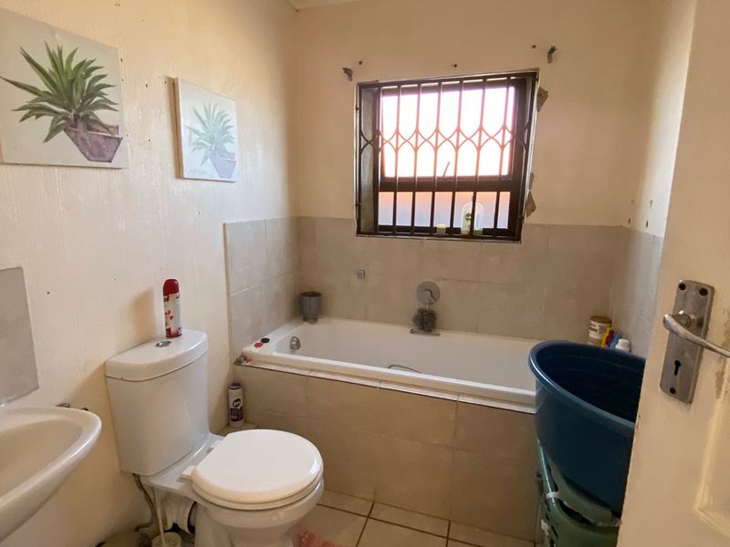 Charming 2-Bedroom Home in Secure Lifestyle Estate - Photo 7