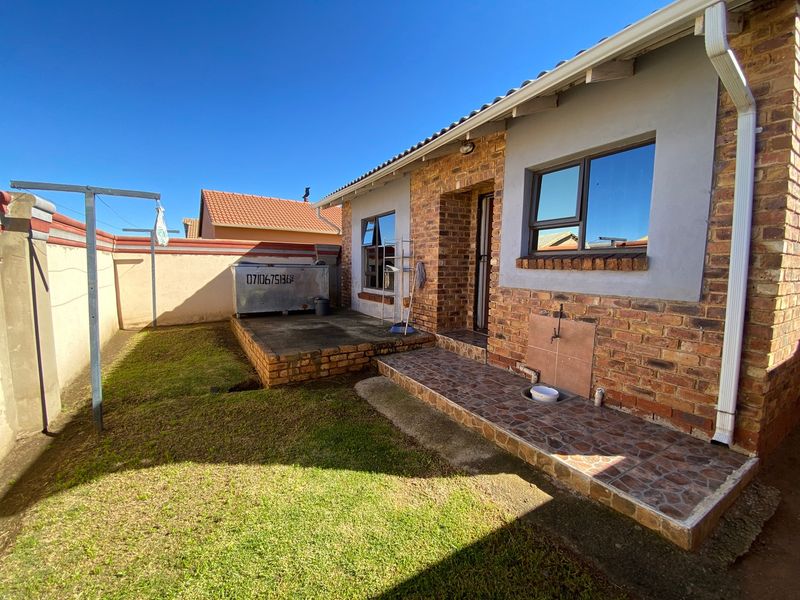 Charming 2-Bedroom Home in Secure Lifestyle Estate - Photo 1
