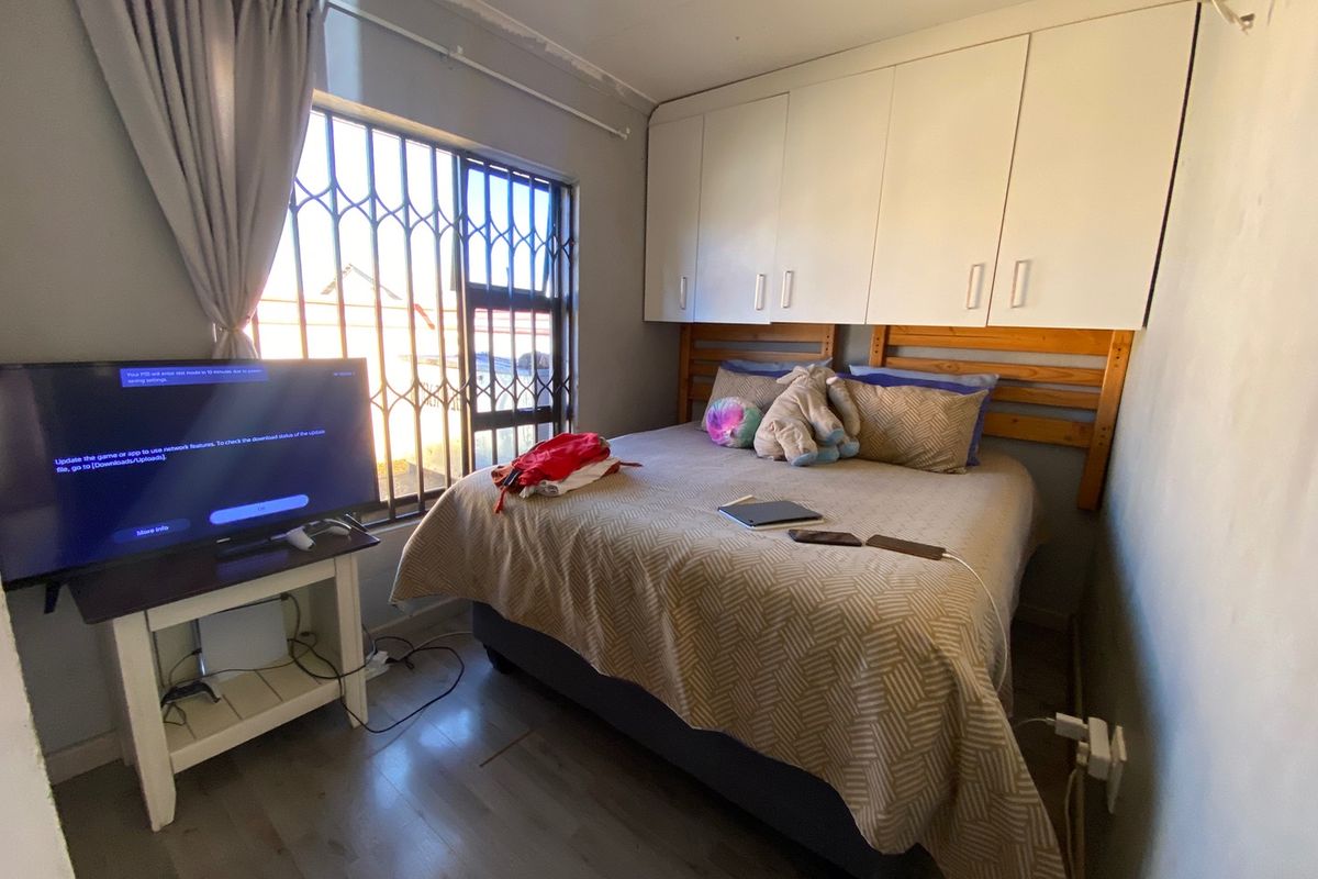 Charming 2-Bedroom Home in Secure Lifestyle Estate - Photo 5