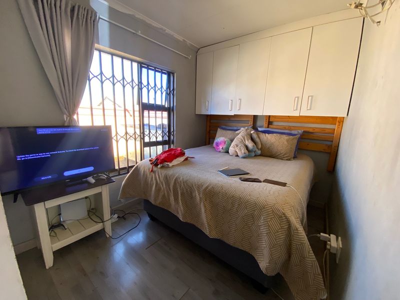 Charming 2-Bedroom Home in Secure Lifestyle Estate - Photo 5