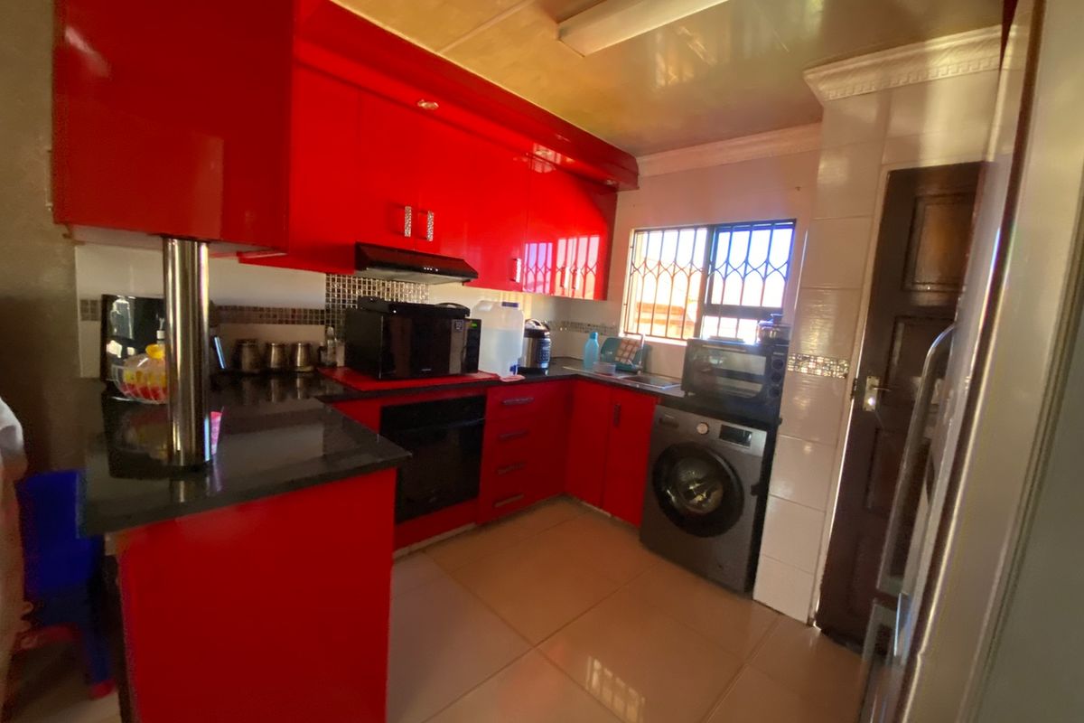 Charming 2-Bedroom Home in Secure Lifestyle Estate - Photo 3
