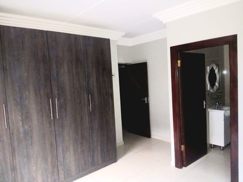 3 Bedroom 2 bathroom groundfloor unit available for rent in Eveleigh, Boksburg - Photo 5