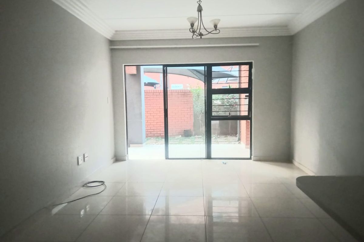3 Bedroom 2 bathroom groundfloor unit available for rent in Eveleigh, Boksburg - Photo 2