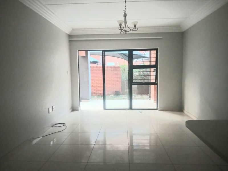 3 Bedroom 2 bathroom groundfloor unit available for rent in Eveleigh, Boksburg - Photo 2