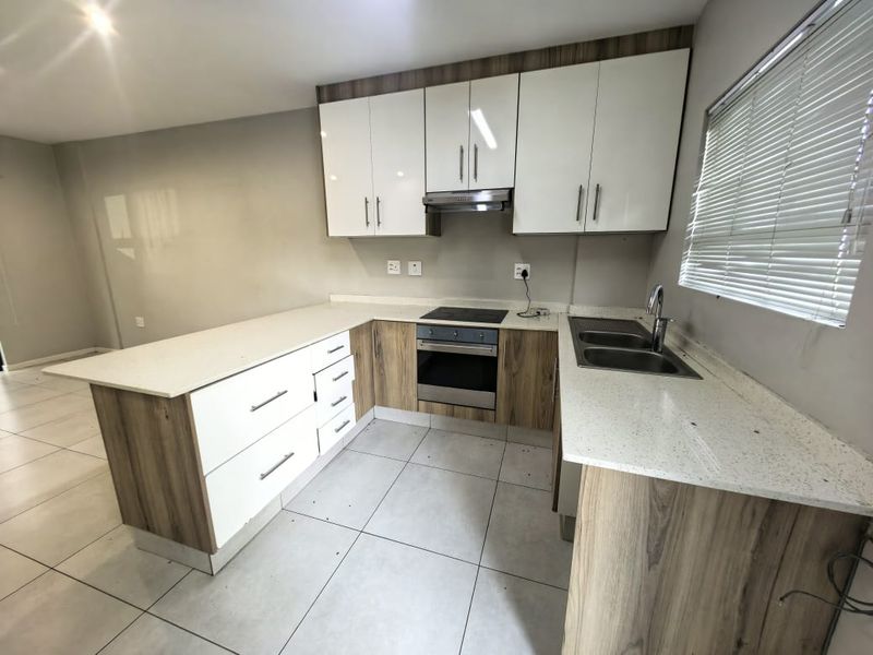 2 Bedrooms, 2 Bathrooms For Sale In Musgrave, Durban - Photo 2