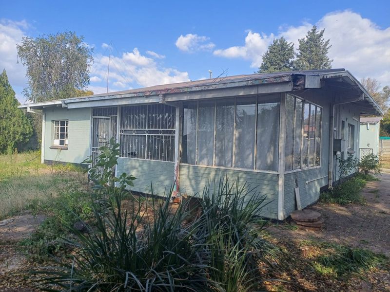 UNLOCK THE POTENTIAL – FOR SALE IN FREEMANVILLE   !! - Photo 1