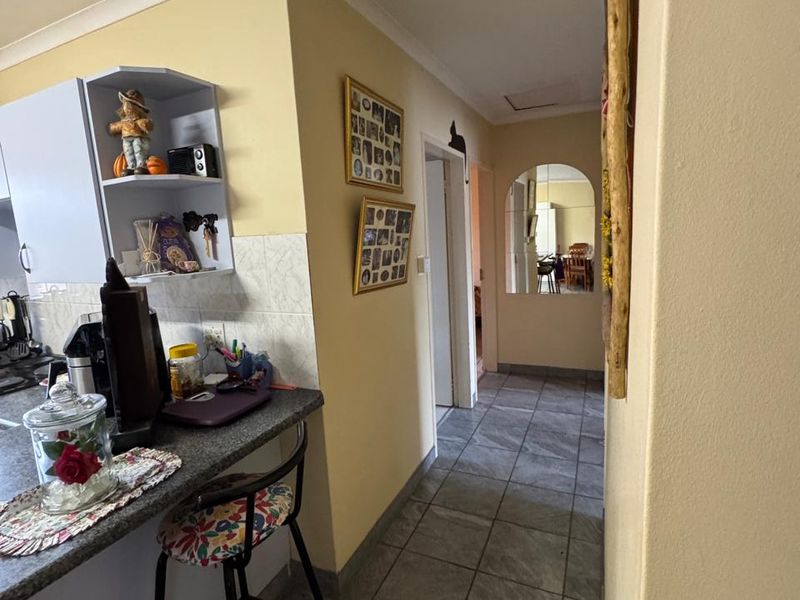 Cozy 3 Bedroom Townhouse For Sale in Die Hoewes - Photo 10
