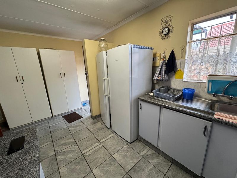 Cozy 3 Bedroom Townhouse For Sale in Die Hoewes - Photo 7