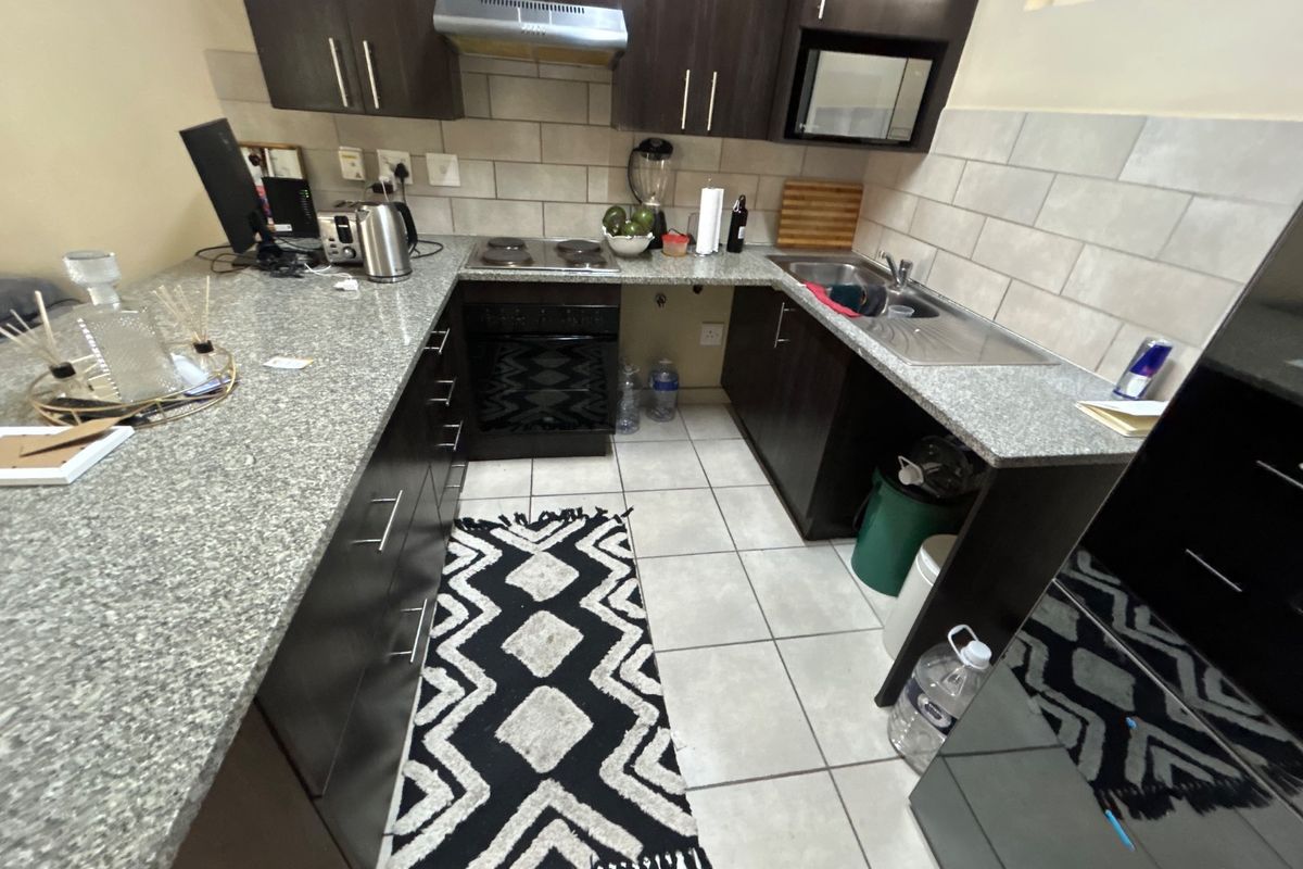 2 bedroom 2 bathroom apartment  - Photo 2