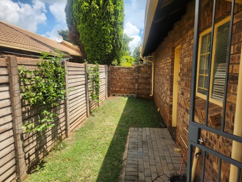 2 Bedroom Townhouse in Rooihuiskraal North - Photo 7