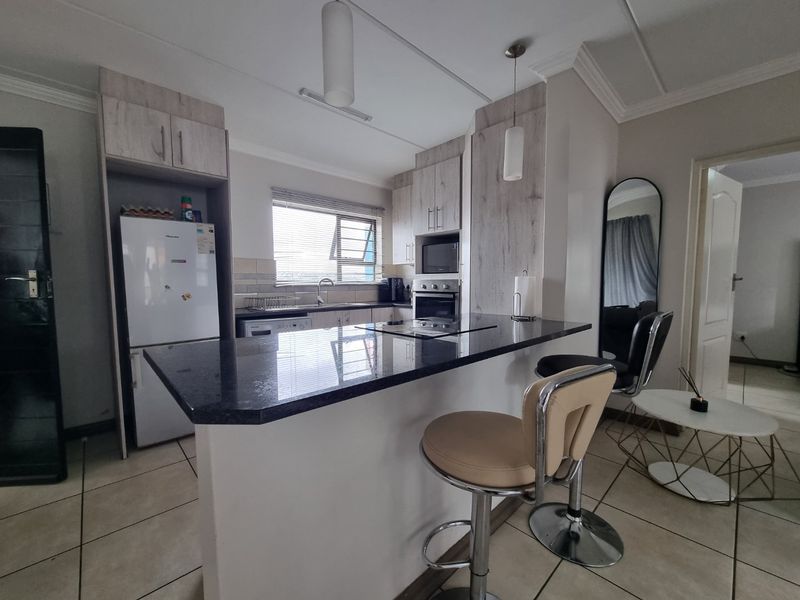 Modern - 2 Bed + 2 Bath Apartment - Photo 5