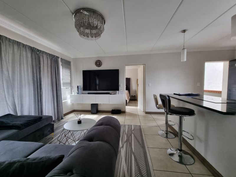 Modern - 2 Bed + 2 Bath Apartment - Photo 1