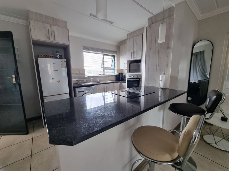 Modern - 2 Bed + 2 Bath Apartment - Photo 6