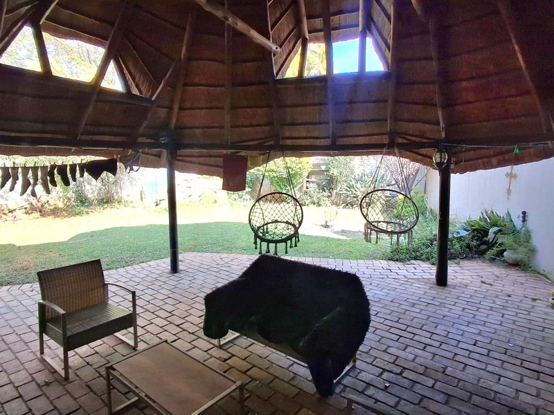 Stunning SW2 Property Featuring Flatlet, Solar & Borehole - Photo 4
