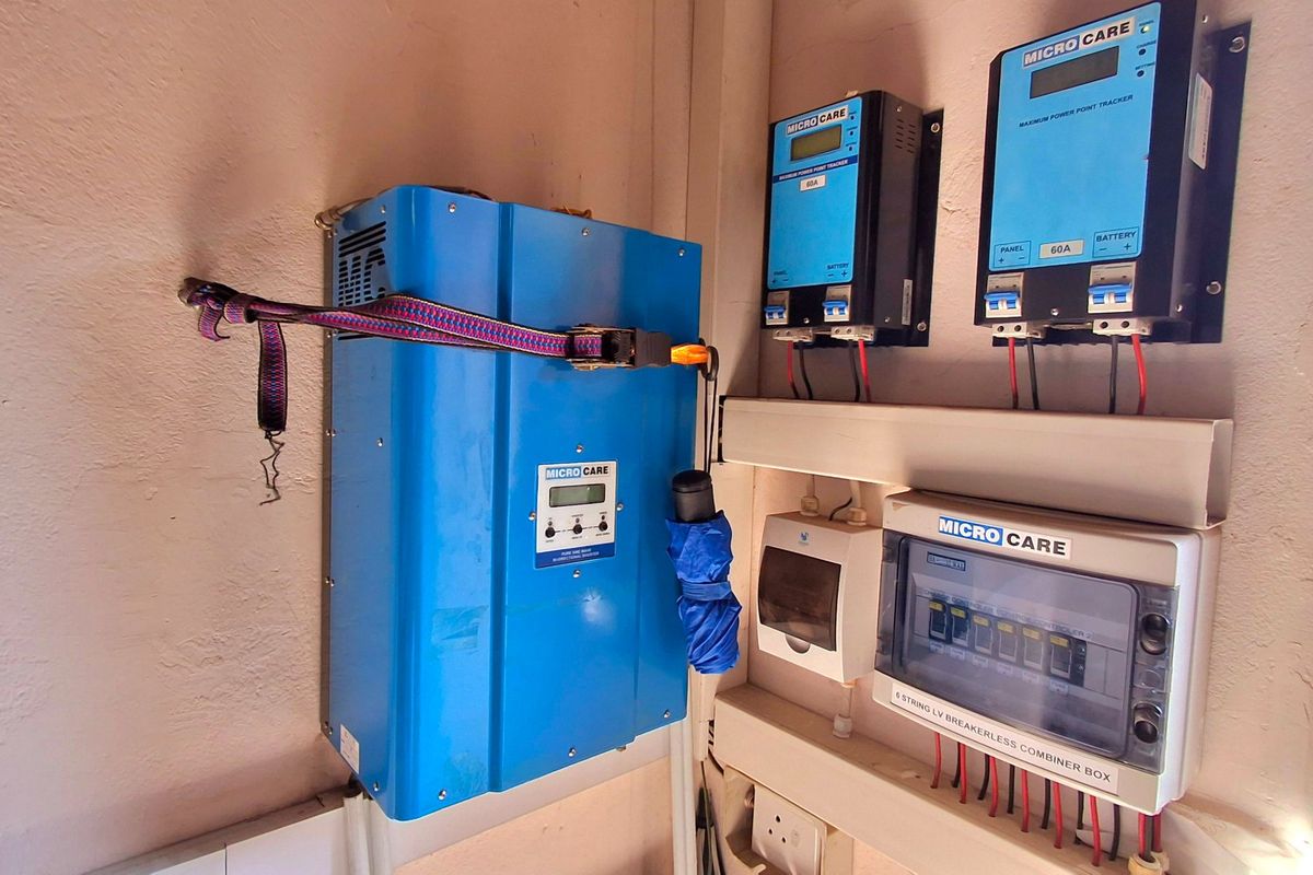 Stunning SW2 Property Featuring Flatlet, Solar & Borehole - Photo 5