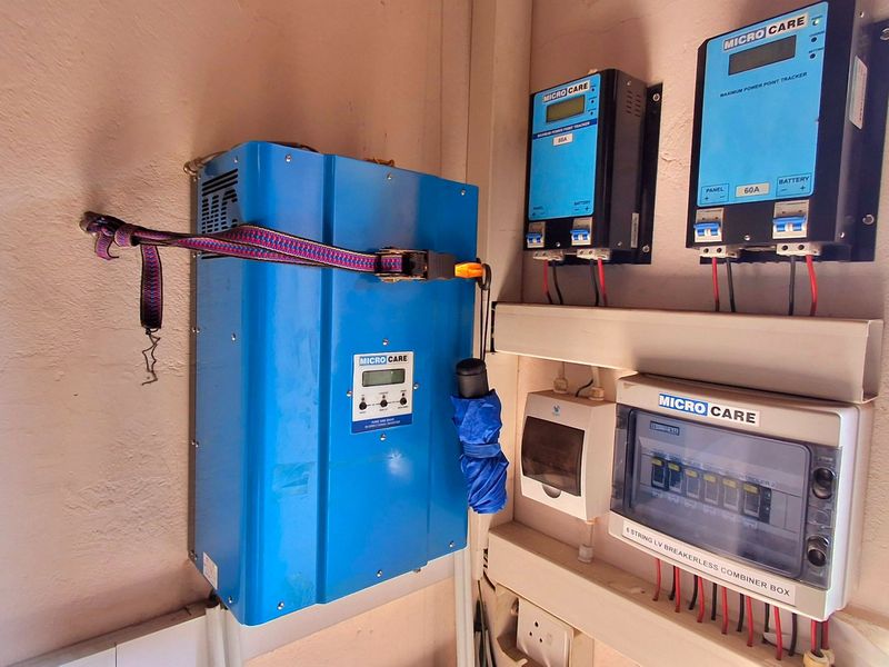 Stunning SW2 Property Featuring Flatlet, Solar & Borehole - Photo 5