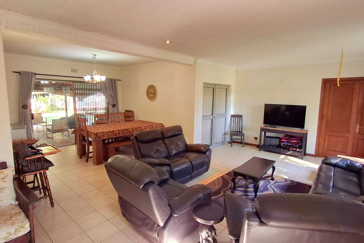 Stunning SW2 Property Featuring Flatlet, Solar & Borehole - Photo 3