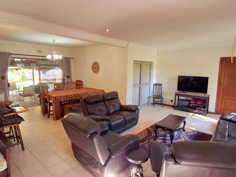 Stunning SW2 Property Featuring Flatlet, Solar & Borehole - Photo 3